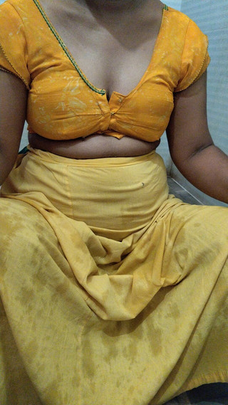 देसी हॉट सायरा सौतेली बहन स्नान