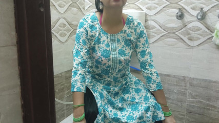 सुंदर सौतेली माँ को शरारती किशोर लड़के ने चोदा