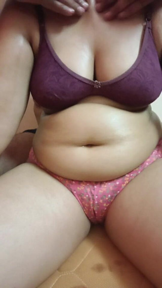 देसी कामुक मालिश