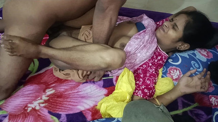 देसी गाँव की हॉट लड़कियाँ घर में सेक्स