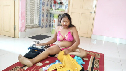 इंडियन हाउसवाइफ सेक्सी शो 2