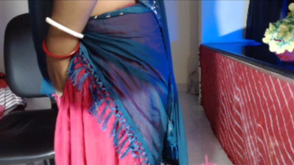 एकल गर्म स्तन बिल्ली छूत दिखाएँ।