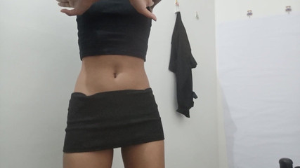 मेरी सौतेली बहन की लचीली चूत के होंठों को फैलाते हुए वह 22 साल की हो गई