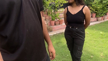 भारतीय फूहड़ गंदी हिंदी ऑडियो के साथ ग्राहक के साथ सेक्स का आनंद ले रही है