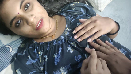 मल्लू कपल के हॉट स्तन चूसे, रात में हॉट पत्नी के स्तन चूसे