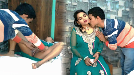 सौतेले बेटे ने अपनी सौतेली माँ के साथ मस्ती की