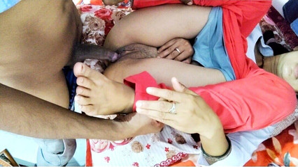 सौतेली बहन की चुदाई रविवार को देसी इंडियन कॉलेज गर्ल