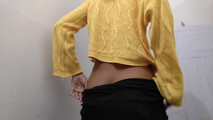 देसी गर्ल अपने पहले नग्न वीडियो में