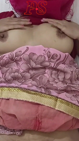 घर पर अकेली भारतीय हॉट देसी भाभी को देखकर हस्तमैथुन करना चाहिए