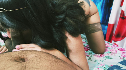 धोखाधड़ी करने वाले संदिग्ध जोड़े को देखें