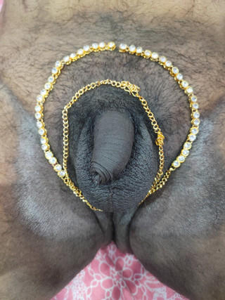 सेक्सी देसी सौतेली बेटी अपने सौतेले पिता को उसके कमरे में हंडजोब देती है