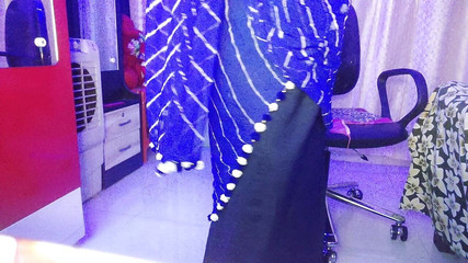 मॉडल ने अपना सेक्सी जूसी बूब शो लाइव प्रस्तुत किया