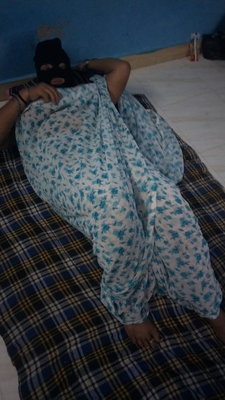 थम्बी के साथ भारतीय गोल-मटोल अक्का हॉट सेक्स