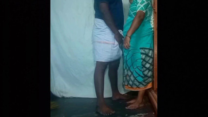 गाँव के घर में देसी गर्लफ्रेंड की चुदाई
