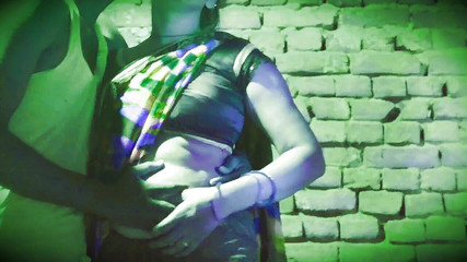 अँधेरी रात में मैंने अपनी पड़ोसन कंचन चाची पर थूक दिया और उनकी चूत को चौड़ा कर दिया