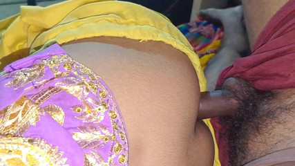 सौतेली बहन की गांड पर थूका