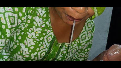 क्लोज़-अप देसी मुख-मैथुन और मुँह में सह शॉट भारतीय