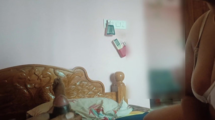 हॉट भारतीय गृहिणी श्रीजा मेरा डिक चूस रही है