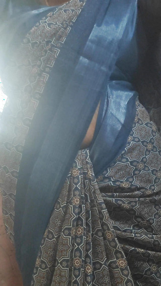 मल्लू गर्ल को अमेज़ॅन पोजीशन में उस पर हावी होना पसंद है