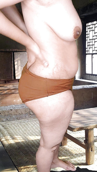 भारतीय देसी लड़की का पेट और शरीर रगड़ना 10