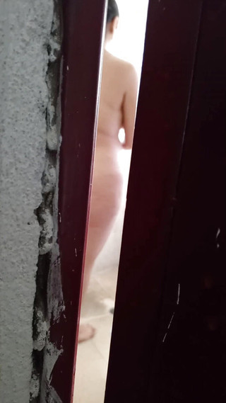 वह बाथरूम में गया और मुझे तब तक अच्छा मुख-मैथुन दिया जब तक कि मैं उसके मुँह में स्खलित नहीं हो गया