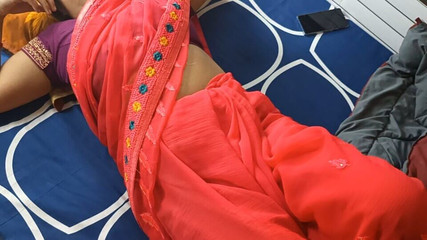 गांव की जवान और खूबसूरत भाभी को देवर नग्न करके उसकी गीली चूत को अपने लिंग से संतुष्ट करता है।