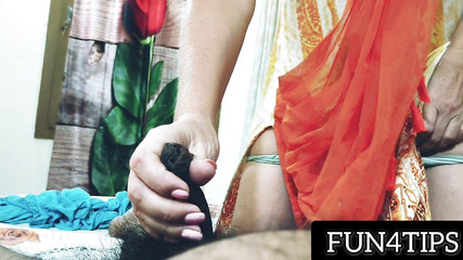 खूबसूरत मिल्फ़ अपने नए प्रेमी के साथ प्यार कर रही है