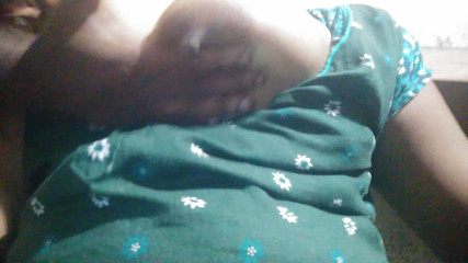 गृहिणी बड़े स्तन शो