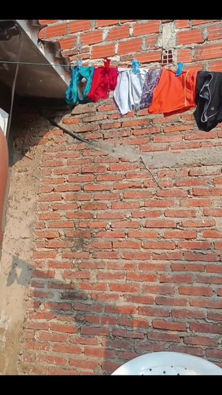 सेक्सी शॉर्ट्स में हॉट सौतेली बहन, उसके गाल भूखे हैं। क्या तुम मेरा लंड खा सकते हो? -जल्दी, रॉबर्टो को आने में देर नहीं लगेगी।