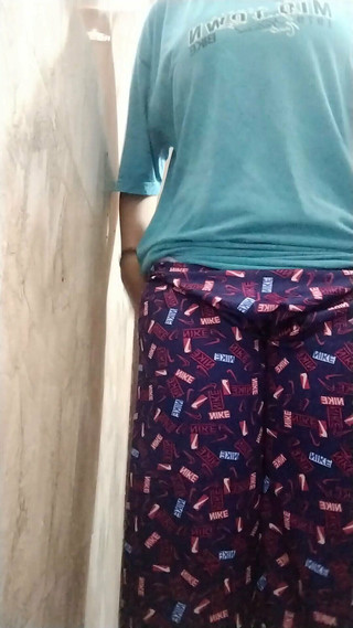 किशोर वर्जिन पहली बार सुबह गुदा हस्तमैथुन