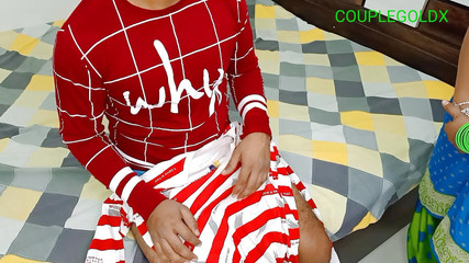 सौतेले भाई, तुम बिना कपड़ों के क्यों बैठे हो?