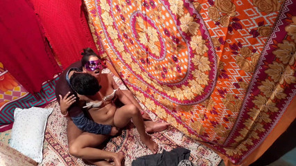 कामुक भारतीय गांव सौतेली चाची बिल्ली की चुदाई से पहले चूत में उंगली करना