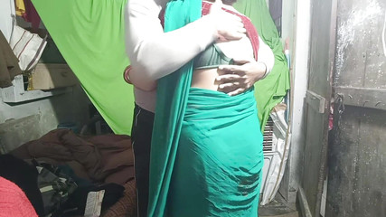 भारतीय गाँव की चाची अपने सौतेले भाई के साथ गुदा सेक्स का आनंद ले रही हैं जब उनका पति घर पर नहीं है, हिंदी ऑडियो