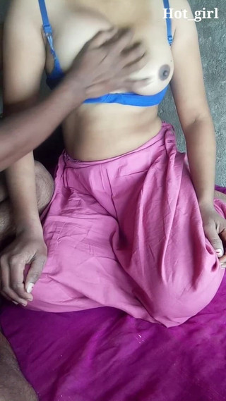 हॉट गर्ल - पत्नी दूसरे व्यक्ति से आनंद लेती है!