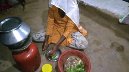 देसी भारतीय पत्नी कुक और सेक्स