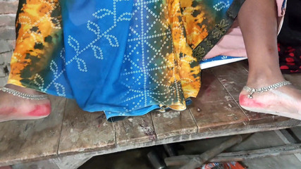 आज मेरे समुदाय का एक मित्र मेरे घर आया और मुझे छोड़ गया