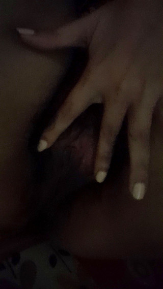 अँधेरे में उंगली करना