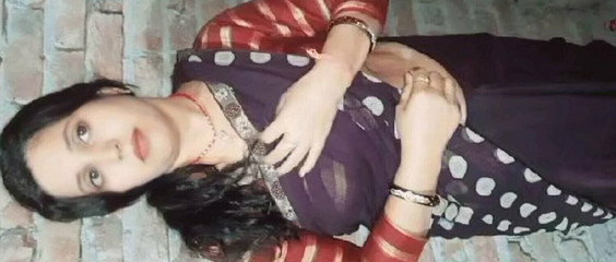 देवर जी, आपके सौतेले भाई ने मुझे पकड़ लिया और हिंदी ऑडियो में दो बार चोदा