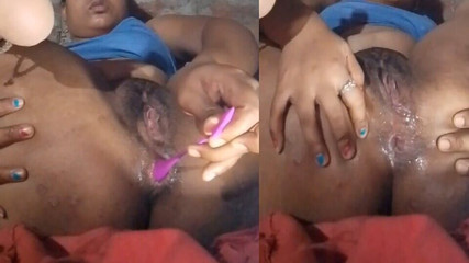 वाइब्रेटर सेक्स सेक्स टॉयज वाइब्रेटर को अपनी चूत में डालें और चूत का पानी निकाल दें