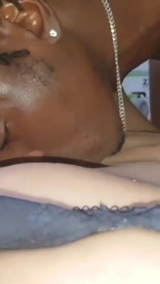 Wildenglishbbw बीबीसी Nata4sex मेरे निपल्स को चूस रहा है, मेरी चूत को चाट रहा है