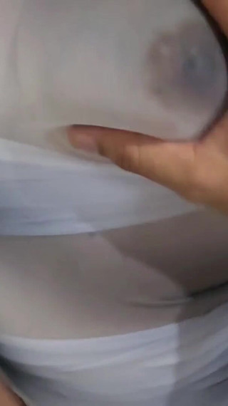 जब हम अकेले होते हैं तो मेरी सास हमेशा फायदा उठाती हैं