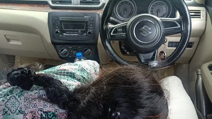 ऑफिस मैनेजर कार के अंदर शादीशुदा सहकर्मी के साथ हॉट रोमांस का आनंद ले रहा है भाग 3