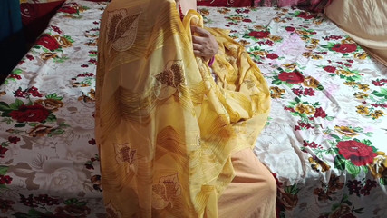 खूबसूरत भारतीय भाभी सेक्स के साथ पेशाब करती हुई हिंदी ऑडियो