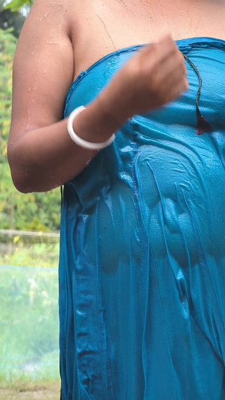 बाहर बहुत गीला