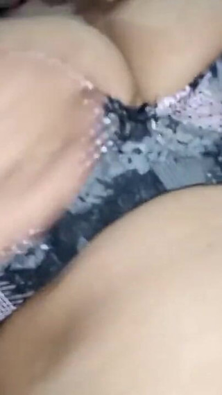 कामुक हॉट सौतेली माँ सारा ट्रांस होममेड में नृत्य करती हुई