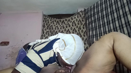 मेरी सौतेली पत्नी प्रेमा बहुत दिनों बाद मेरे घर आई। जब उसने मुझसे अपनी चूत चाटने को कहा तो मैंने चाट कर उसका पानी निकाल दिया.