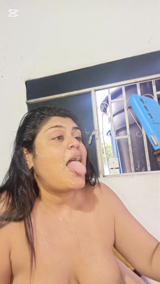 मेरी सौतेली माँ के साथ शो का अंत बुरी तरह हुआ, मैंने उसकी गांड और मुँह को तब तक चोदा जब तक मैंने उसके शरीर को मूत्र से भर नहीं दिया