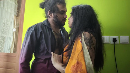 मल्लू हॉट गर्ल और पार्टनर और चुंबन