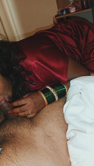 कामुक पत्नी डिक चूसने और पति द्वारा बहुत गर्म गड़बड़।