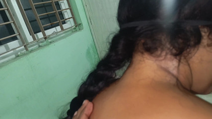 धोखेबाज़ पत्नी ने मैनेजर के साथ बिस्तर पर आनंद लिया और बिस्तर साझा किया